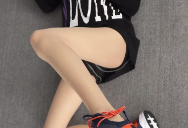 耐克华莱士, Nike Air Huarache, Nike Air, NIKE, Huarache - Nike Air Huarache宝蓝白橙 华莱士4代网面 模特上脚图