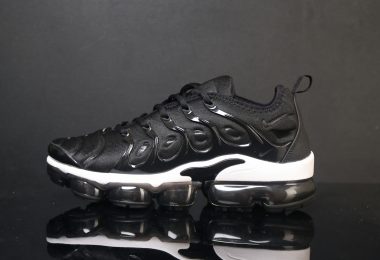 耐克Nike Womens Air Vapormax Plus跑步鞋