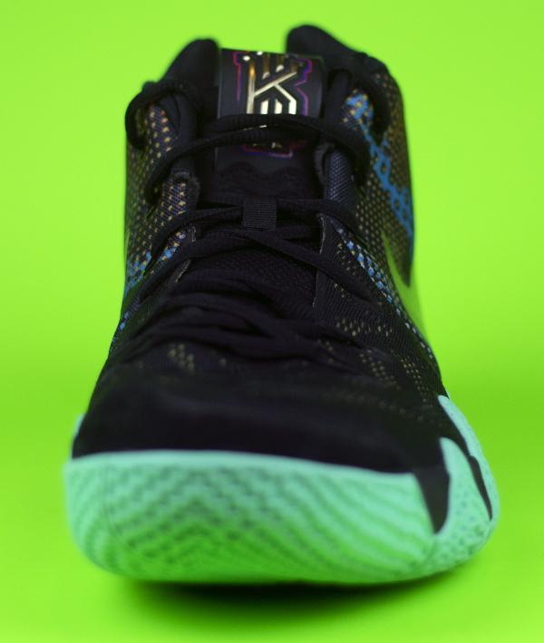耐克Kyrie 4, 欧文四代篮球鞋, 欧文4 - 耐克Kyrie 4欧文四代是最好的“组合式”运动鞋吗？
