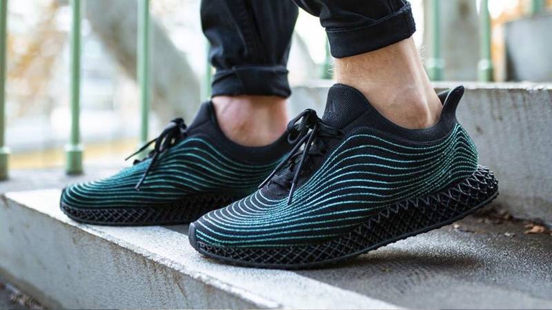 adidas Ultra Boost 4D“ Black”上的脚底外观