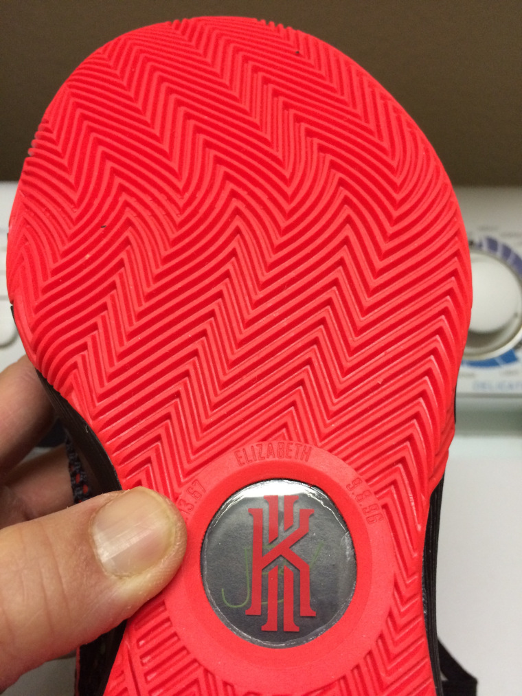 耐克NIKE KYRIE 1欧文一代性能评测