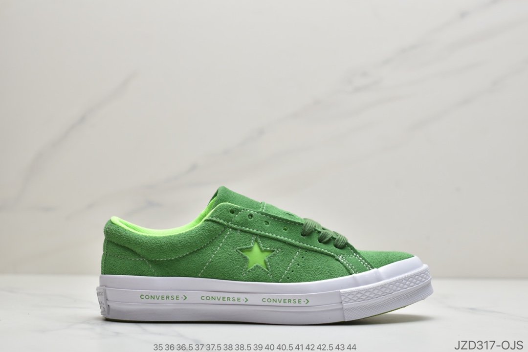 经典匡威一星"One Star "款式，鞋面采用反毛皮材质，自然优雅 搭配标志性的One Star Logo