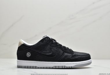 耐克Medicom Toy x NK SB Dunk Low “BE@RBRICK” 黑白马毛积木熊