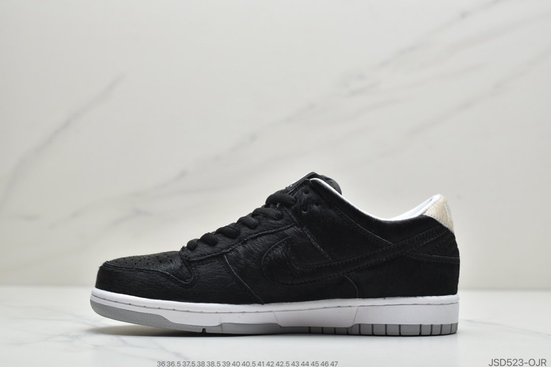 联名, SB Dunk Low, Nk SB Dunk Low, Medicom Toy, Dunk Low, Dunk, BE@RBRICK - 耐克Medicom Toy x NK SB Dunk Low “BE@RBRICK” 黑白马毛积木熊
