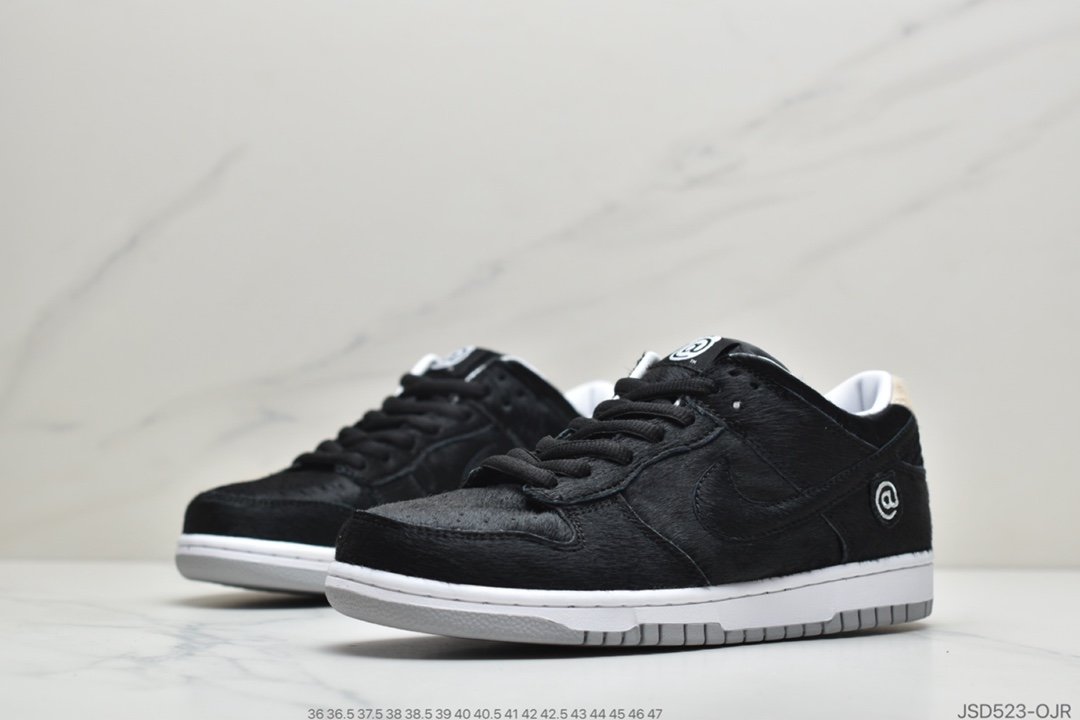 联名, SB Dunk Low, Nk SB Dunk Low, Medicom Toy, Dunk Low, Dunk, BE@RBRICK - 耐克Medicom Toy x NK SB Dunk Low “BE@RBRICK” 黑白马毛积木熊