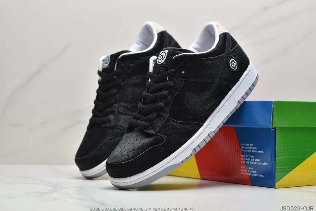 联名, SB Dunk Low, Nk SB Dunk Low, Medicom Toy, Dunk Low, Dunk, BE@RBRICK - 耐克Medicom Toy x NK SB Dunk Low “BE@RBRICK” 黑白马毛积木熊