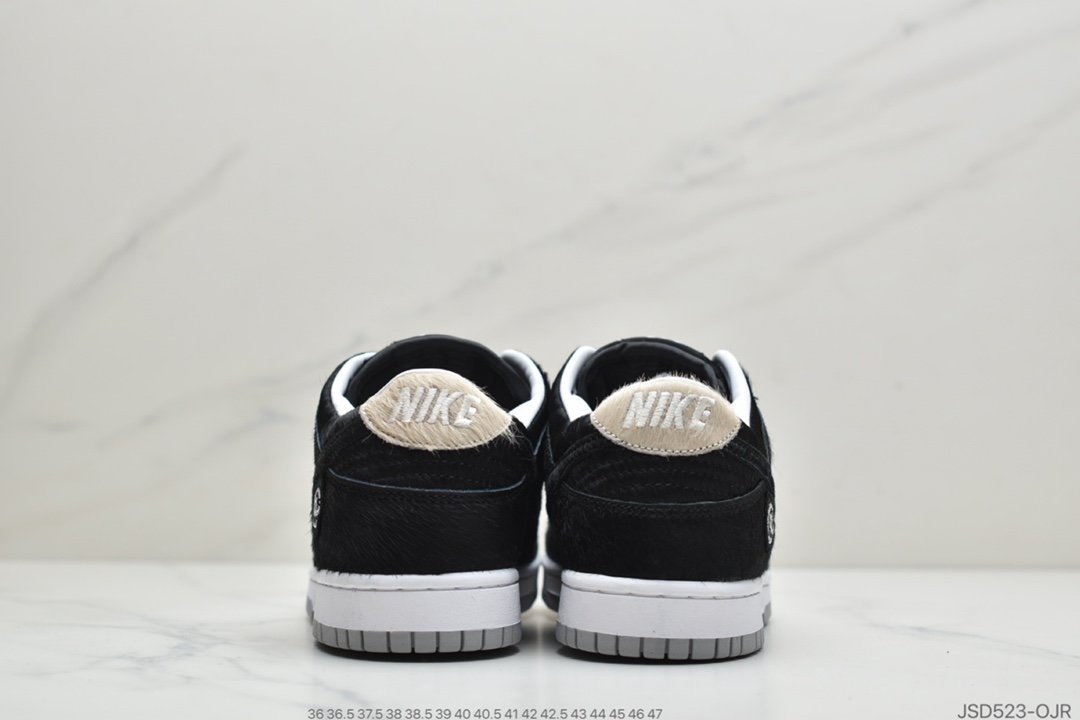 联名, SB Dunk Low, Nk SB Dunk Low, Medicom Toy, Dunk Low, Dunk, BE@RBRICK - 耐克Medicom Toy x NK SB Dunk Low “BE@RBRICK” 黑白马毛积木熊