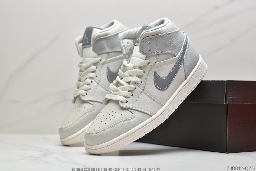 篮球鞋, Jordan, Air Jordan 1 Mid, Air Jordan 1, Air Jordan - Air Jordan 1 Mid 中帮篮球鞋精雕细琢鞋型极致飞翼3D打印改良 深度立体 四线中底拉帮皮料选材 钢印 背胶一应俱全 全新批次