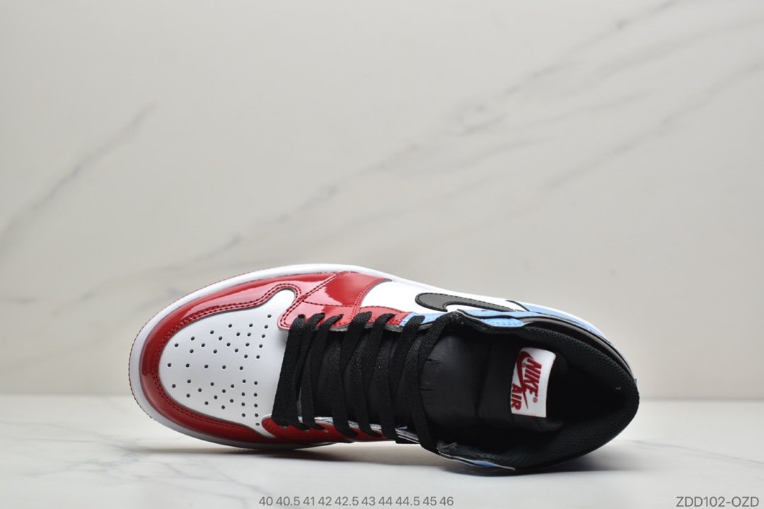 高帮, 芝加哥, 篮球鞋, 女鞋, Jordan, Chicago, Air Jordan 1, Air Jordan - 耐克Air Jordan 1 Retro High OG"Chicago"AJ1乔丹一代高帮百搭文化运动篮球鞋“芝加哥白红”ID：ZDD102-OZD