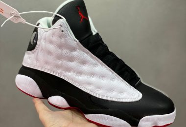 Air Jordan 13 “He Got Game” 熊猫采用黑白双色皮革拼接的鞋身搭配豹掌造型的外底