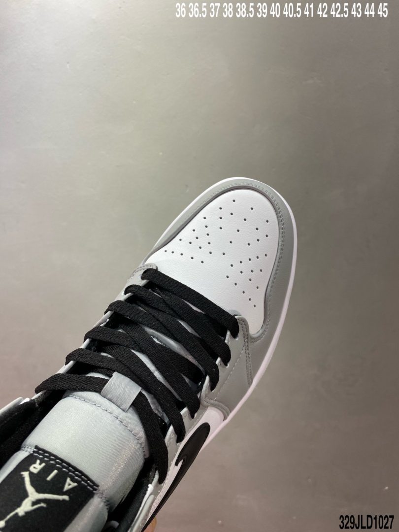 Jordan, Aj1, Air Jordan 1 Mid, Air Jordan 1, Air Jordan - AJ1 Air Jordan 1 MiD 价格定位良心，平台专用代工流水线出品 一眼公司既视感