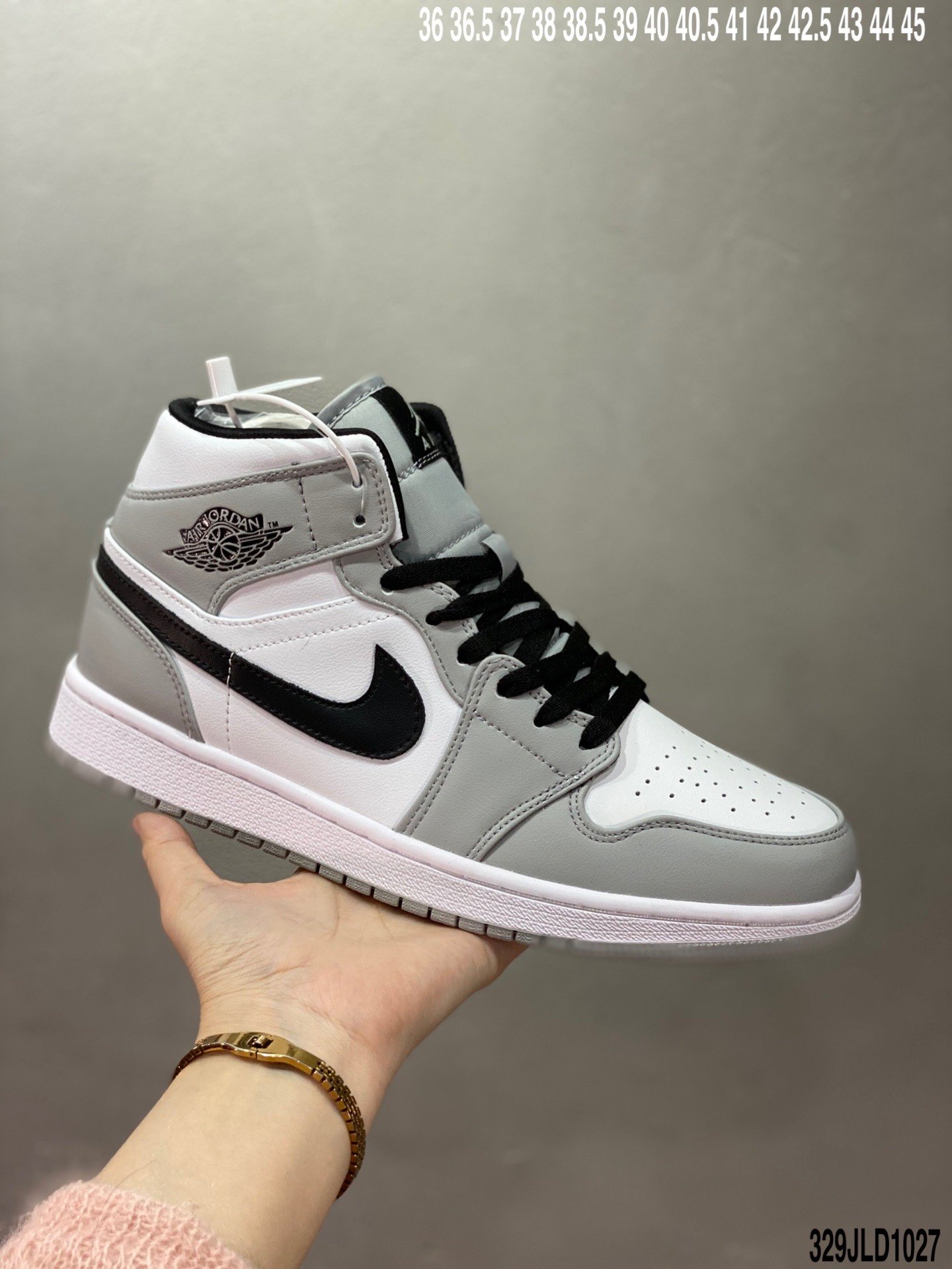 AJ1 Air Jordan 1 MiD 价格定位良心，平台专用代工流水线出品 一眼公司既视感