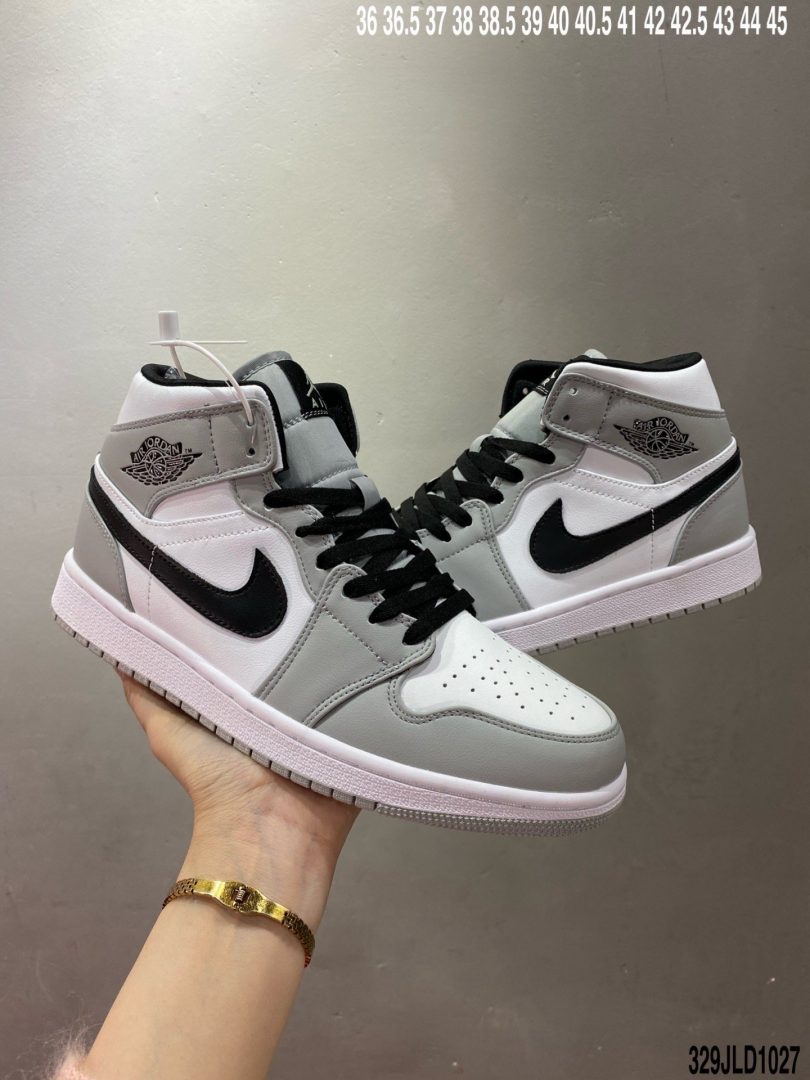 Jordan, Aj1, Air Jordan 1 Mid, Air Jordan 1, Air Jordan - AJ1 Air Jordan 1 MiD 价格定位良心，平台专用代工流水线出品 一眼公司既视感