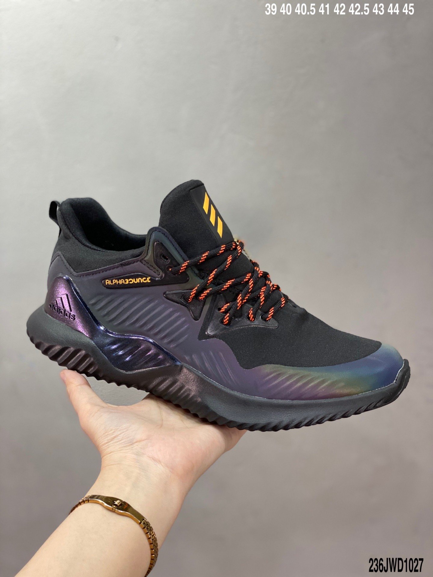 adidas AlphaBOUNCE M 阿尔法 高弹马牌鲨鱼鳃纹大底休闲运动慢跑鞋