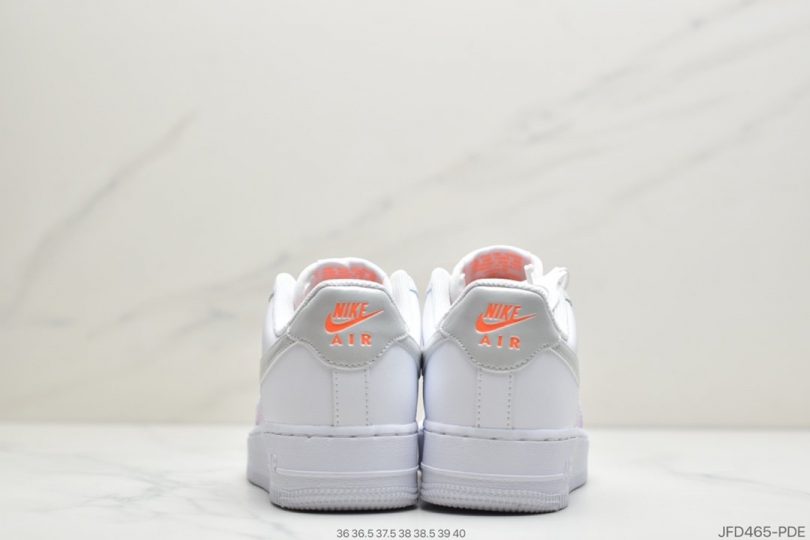 镭射, Nike Air Force 1, Nike Air, NIKE, FORCE 1, Air Force 1 - Nike Air Force 1'07 Low 粉镭射 主要配色为粉色 粉白色 鞋面搭配 粉镭射整体看上去粉粉的