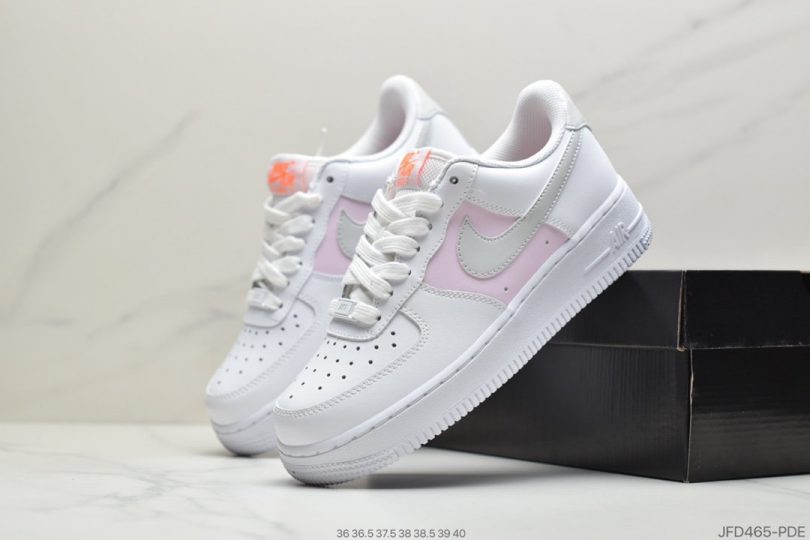 镭射, Nike Air Force 1, Nike Air, NIKE, FORCE 1, Air Force 1 - Nike Air Force 1'07 Low 粉镭射 主要配色为粉色 粉白色 鞋面搭配 粉镭射整体看上去粉粉的