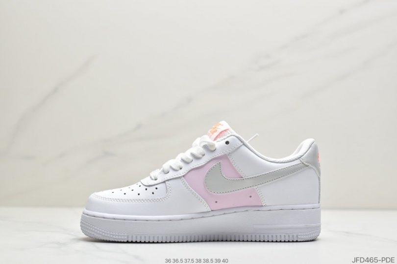 镭射, Nike Air Force 1, Nike Air, NIKE, FORCE 1, Air Force 1 - Nike Air Force 1'07 Low 粉镭射 主要配色为粉色 粉白色 鞋面搭配 粉镭射整体看上去粉粉的