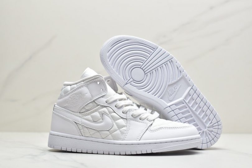 香奈儿, Jordan, Air Jordan 1 Mid, Air Jordan 1, Air Jordan - Air Jordan 1 Mid “Quilted White”雪❄️白香奈儿采用中帮版型篮球鞋