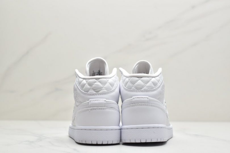 香奈儿, Jordan, Air Jordan 1 Mid, Air Jordan 1, Air Jordan - Air Jordan 1 Mid “Quilted White”雪❄️白香奈儿采用中帮版型篮球鞋