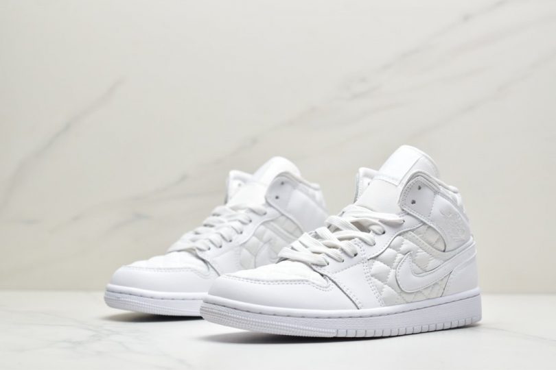 香奈儿, Jordan, Air Jordan 1 Mid, Air Jordan 1, Air Jordan - Air Jordan 1 Mid “Quilted White”雪❄️白香奈儿采用中帮版型篮球鞋