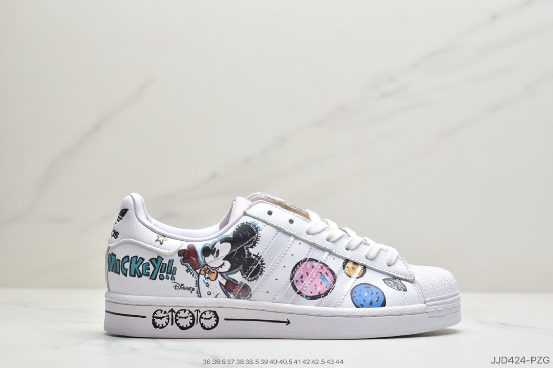Kasing Lung和adidas以及Disney以经典卡通形象Mickey Mouse阿迪达斯三叶草贝壳头板鞋