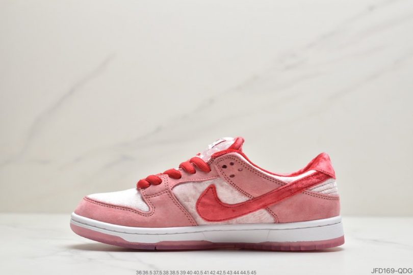 板鞋, 情人节, Swoosh, StrangeLove, SB Dunk Low, Nike SB Dunk Low, Nike SB, Dunk - StrangeLove x Nike SB Dunk Low"Valentine's Day"扣篮系列低帮经典百搭休闲运动板鞋“情人节白粉丝绒”