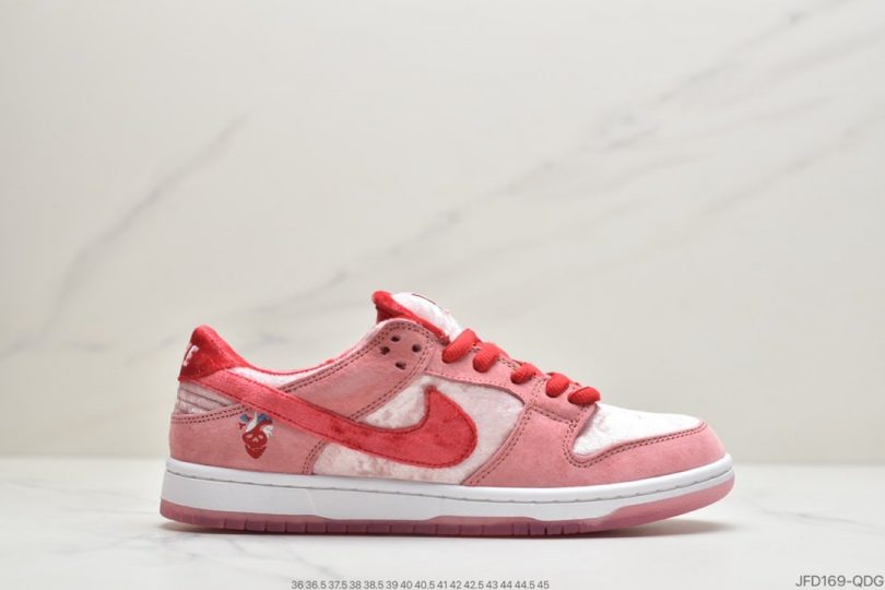 板鞋, 情人节, Swoosh, StrangeLove, SB Dunk Low, Nike SB Dunk Low, Nike SB, Dunk - StrangeLove x Nike SB Dunk Low"Valentine's Day"扣篮系列低帮经典百搭休闲运动板鞋“情人节白粉丝绒”