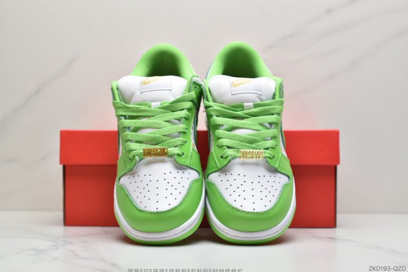 联名, SUPREME X, SB Dunk Low, Nike SB Dunk Low, Nike SB Dunk, Nike SB, Dunk Low, Dunk - Supreme x Nike SB Dunk Low 此次联名系列共有蓝、绿、黑、棕4款配色，鳄鱼皮纹理点缀鞋身