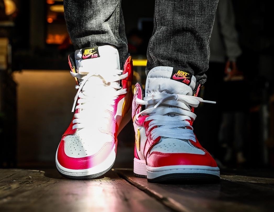 Air-Jordan-1-High-OG-Light-Fusion-Red-555088-603-Relase-Date-On-Feet-1