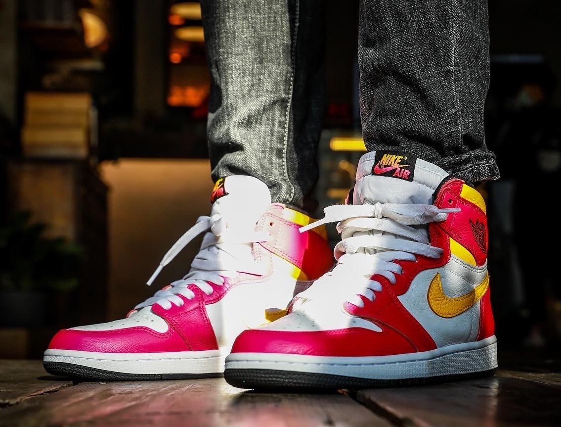 Air-Jordan-1-High-OG-Light-Fusion-Red-555088-603-Relase-Date-On-Feet-5