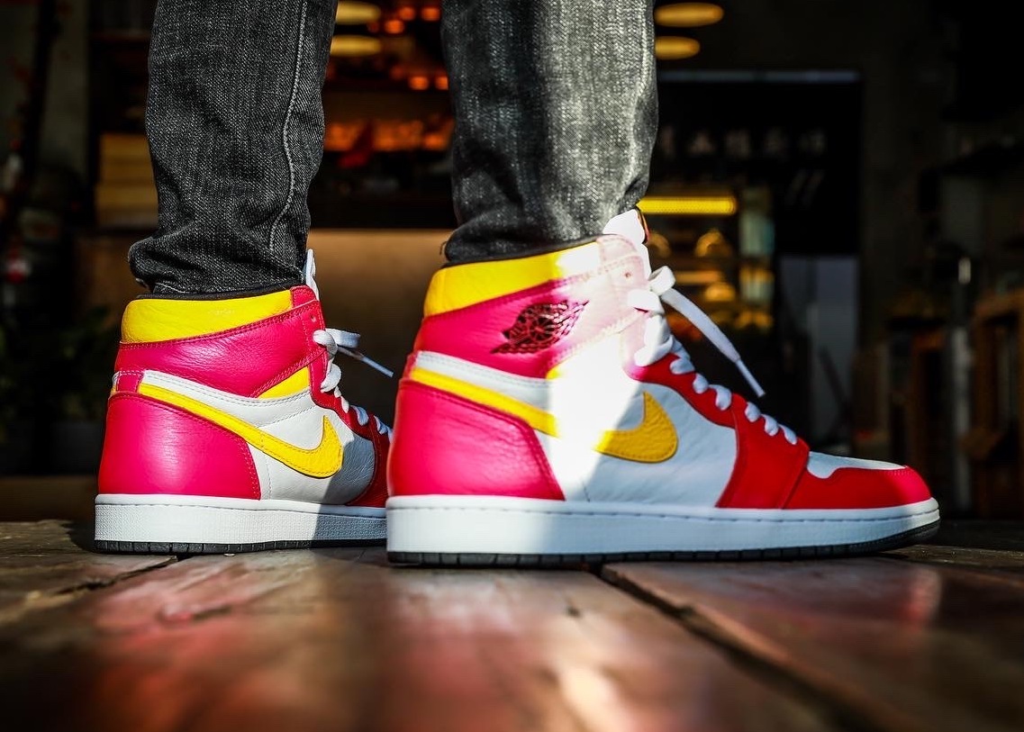 Air-Jordan-1-High-OG-Light-Fusion-Red-555088-603-Relase-Date-On-Feet-6