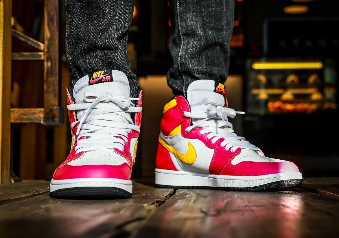 Air-Jordan-1-High-OG-Light-Fusion-Red-555088-603-Relase-Date-On-Feet-7