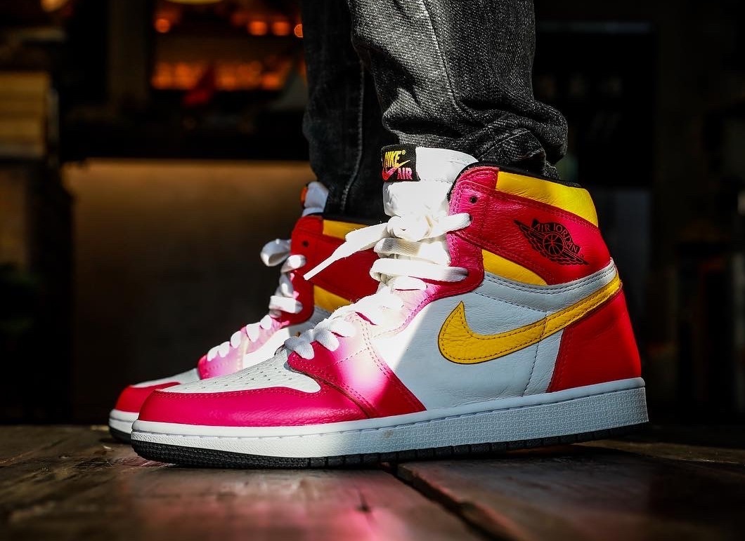 Air-Jordan-1-High-OG-Light-Fusion-Red-555088-603-Relase-Date-On-Feet-8