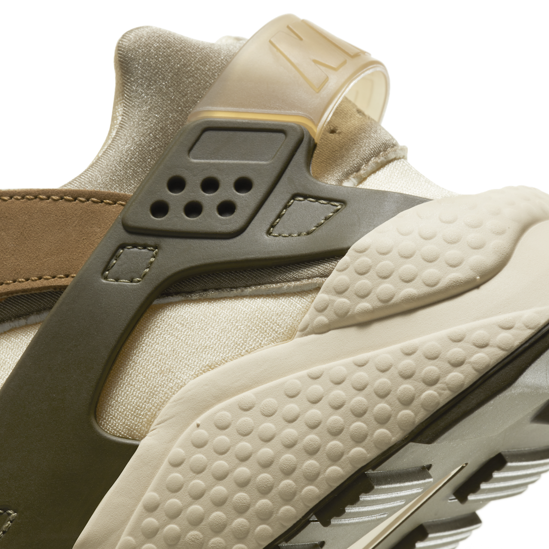 Stussy-Nike-Air-Huarache-Desert-Oak-DD1381-200-Release-Date-7