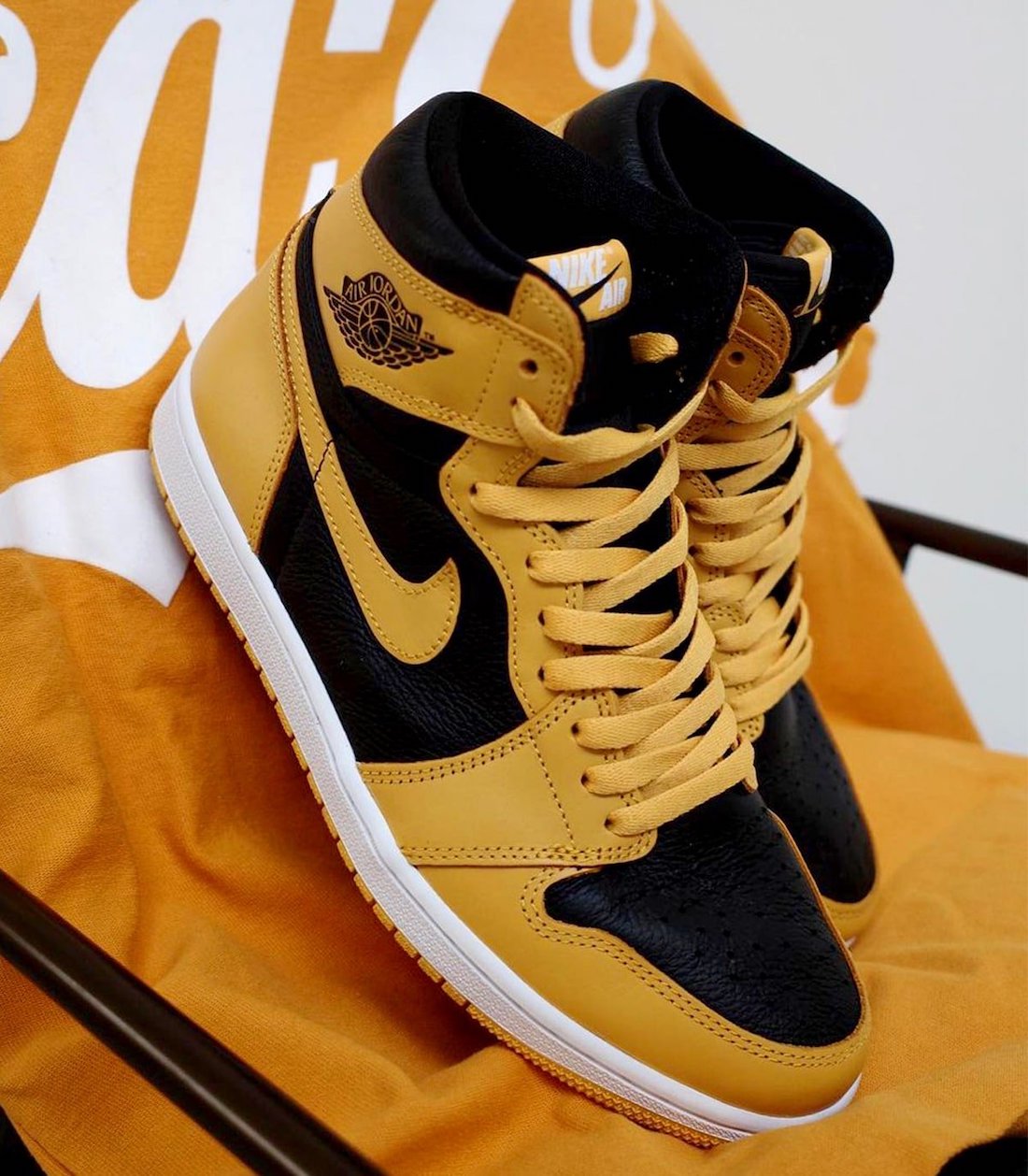 Air-Jordan-1-High-OG-Pollen-555088-701-Release-Date-5