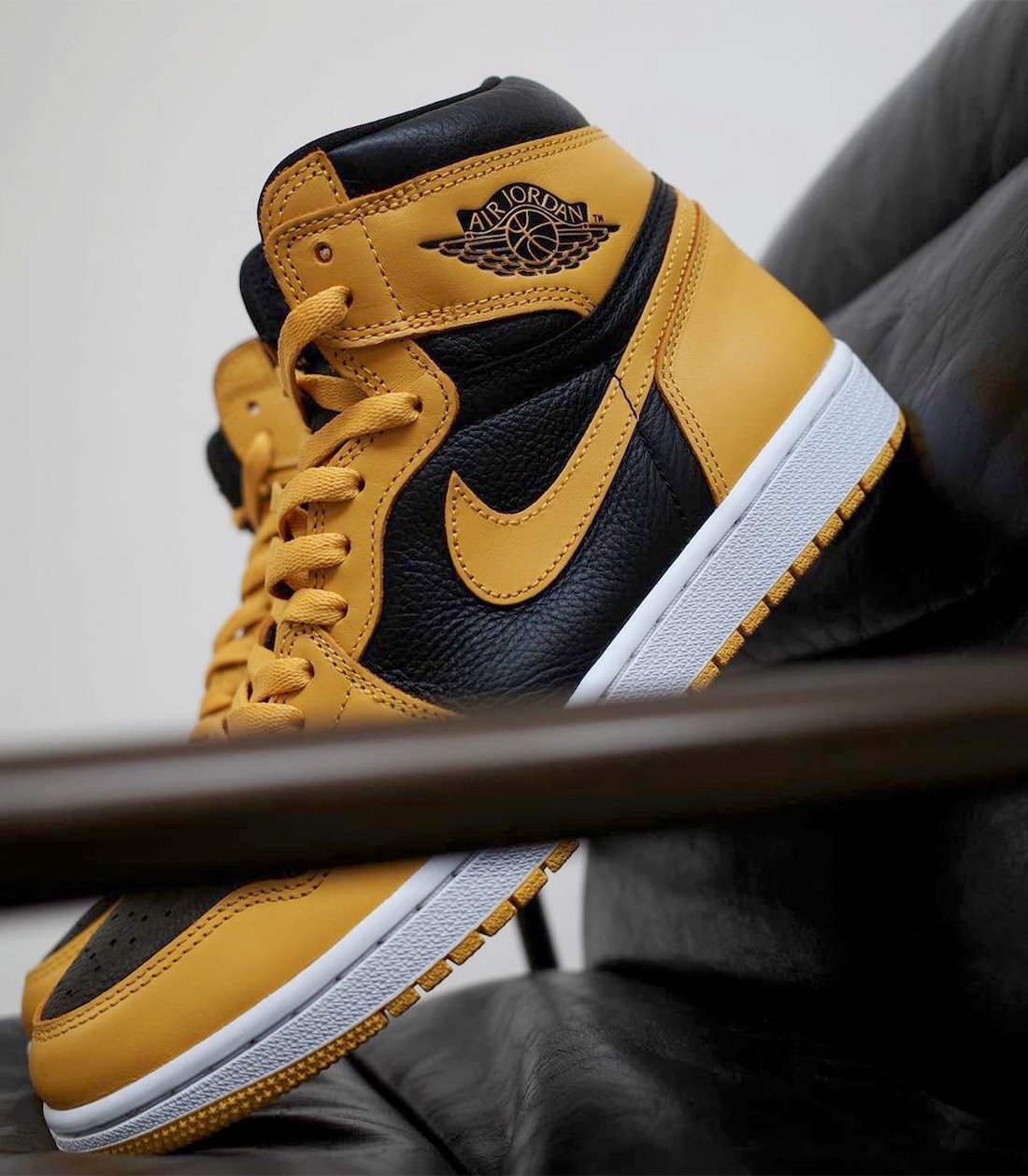 Air-Jordan-1-High-OG-Pollen-555088-701-Release-Date-9