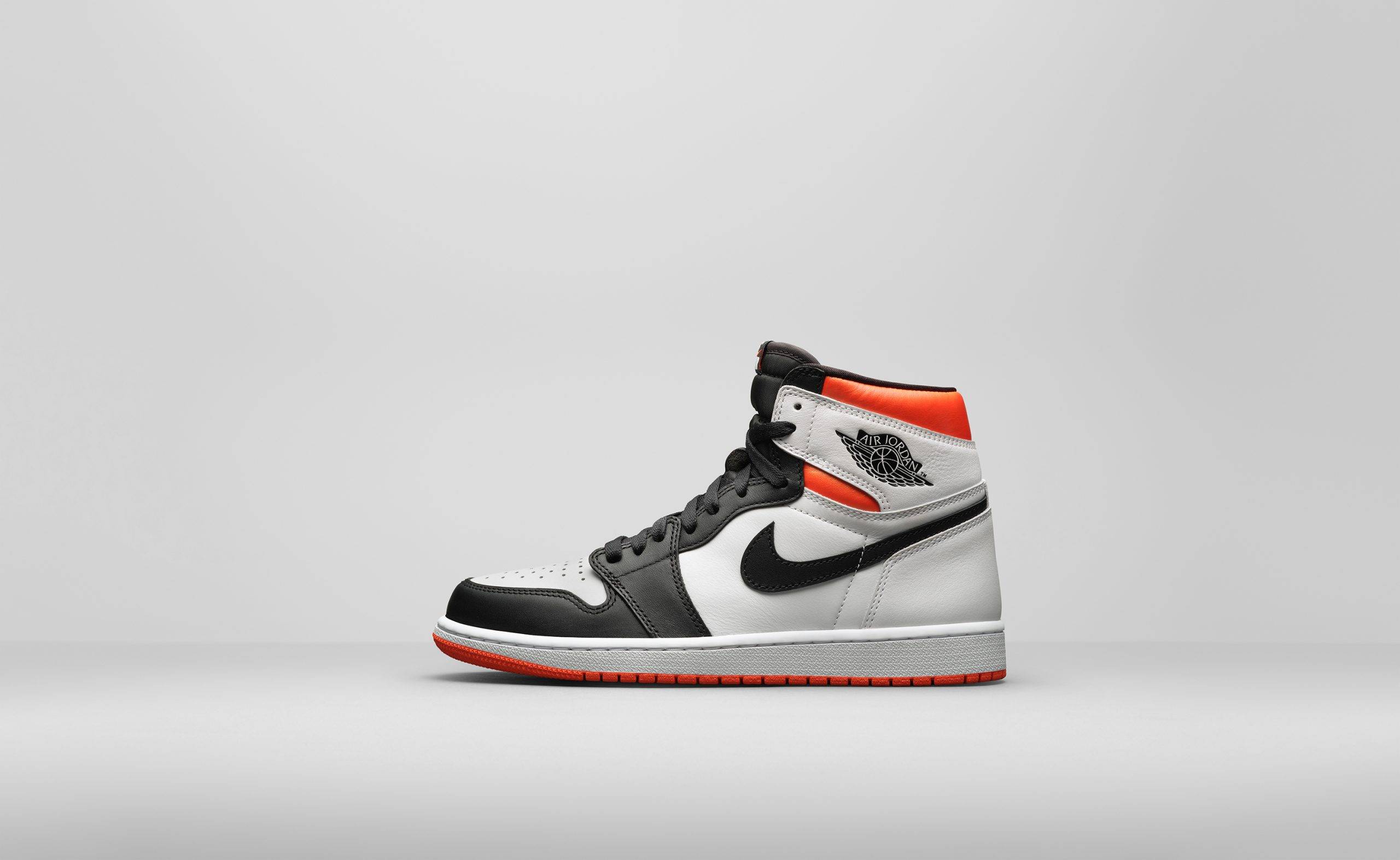 AJ_I_RETRO_HIGH_OG_555088-180_A1_Lateral_v03_HR_re_102597-scaled-1