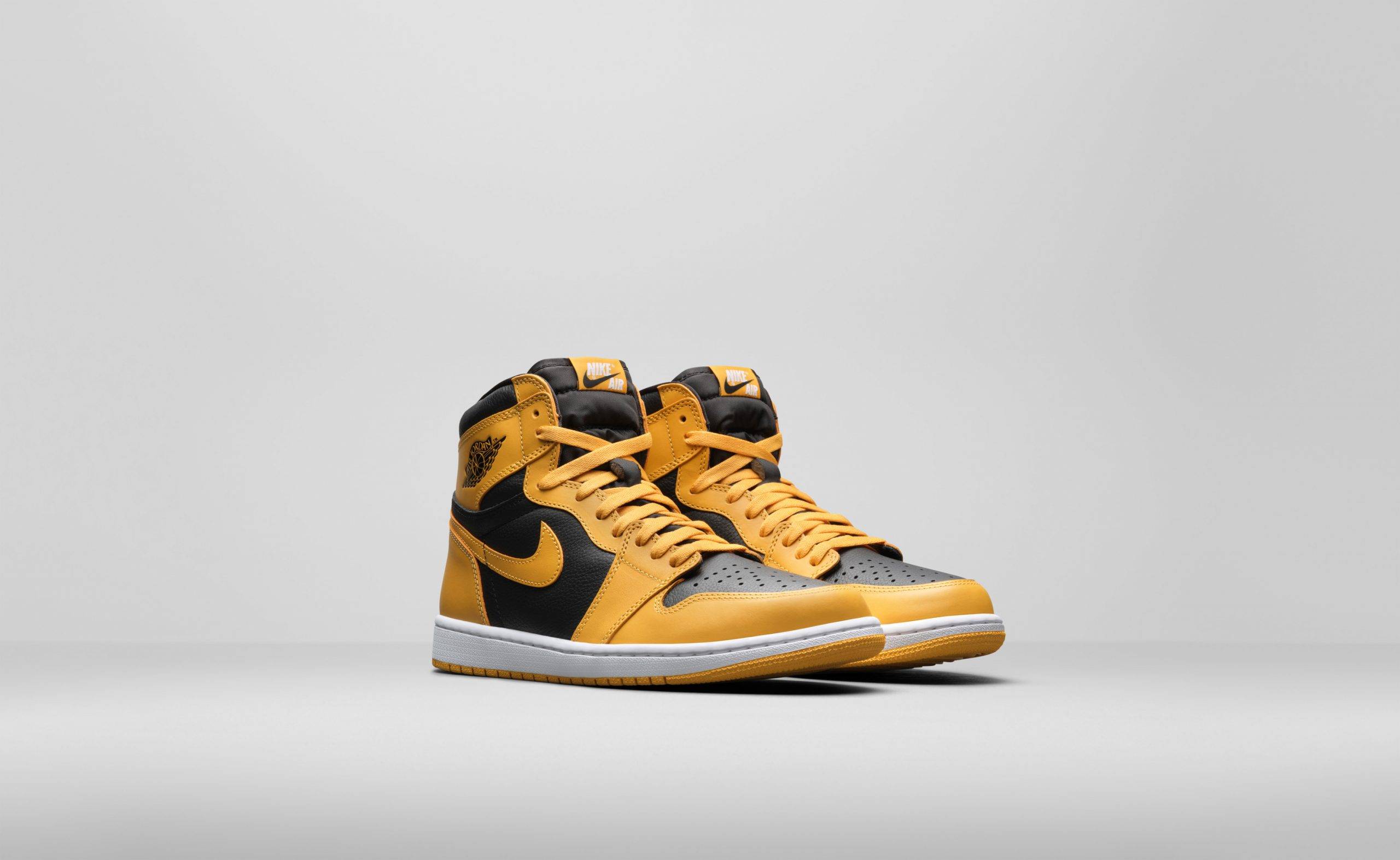 AJ_I_RETRO_HIGH_OG_555088-701_A4_Pair_v02_HR_102612-scaled-1