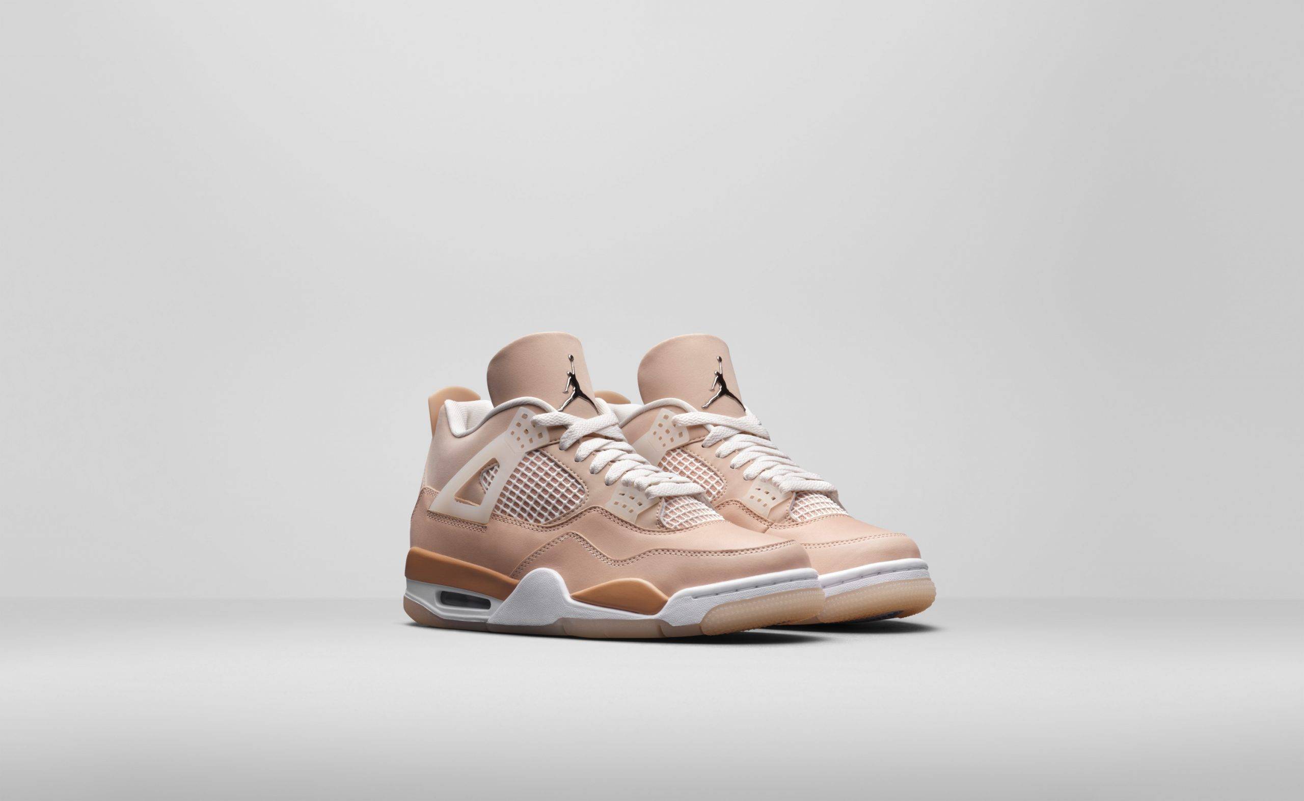 WMNS_AJ_IV_RETRO_DJ0675-200_A4_Pair_v01_HR_102628-scaled-1