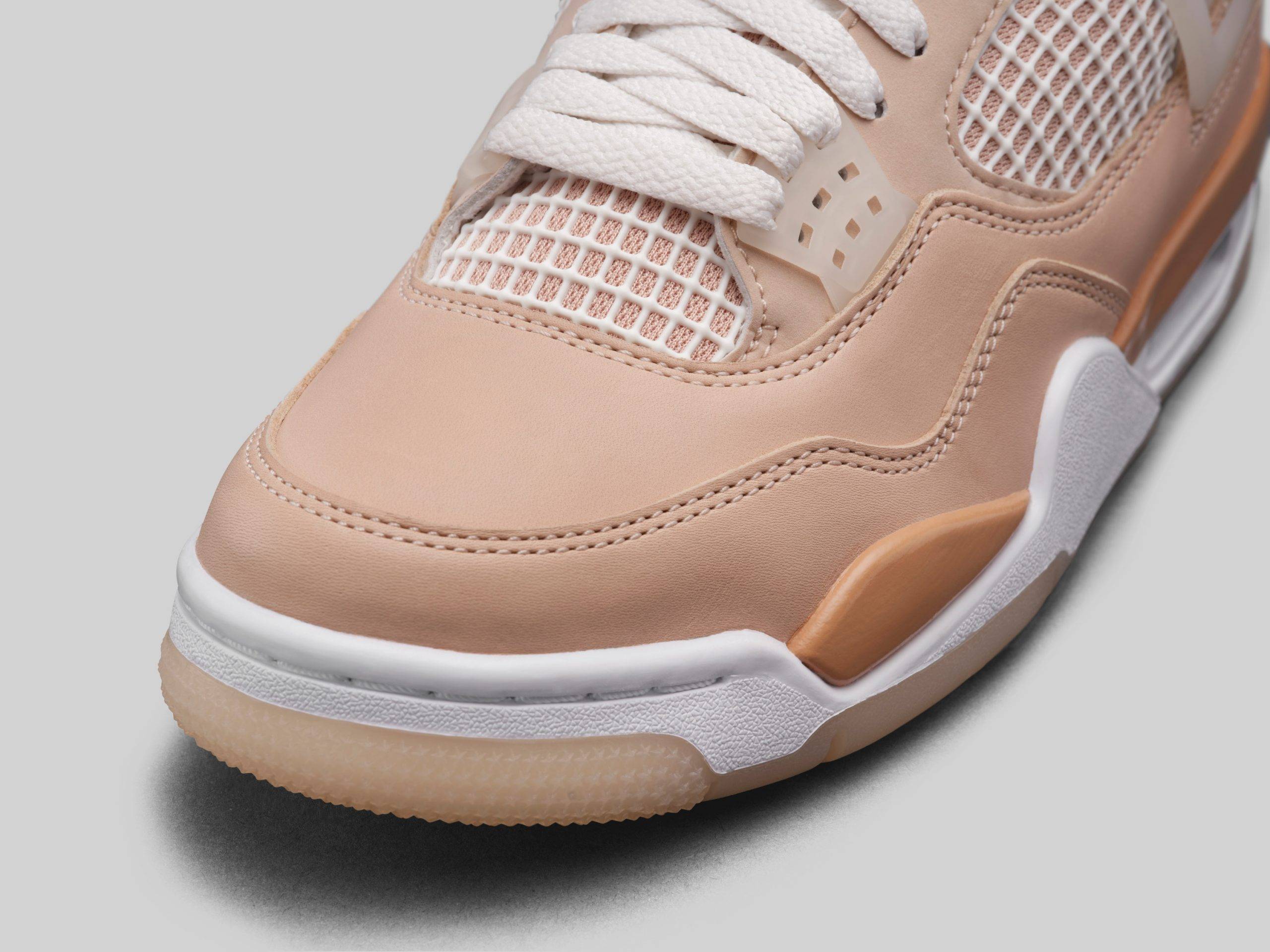 WMNS_AJ_IV_RETRO_DJ0675-200_D2_ToeBox_23_v01_HR_102630-scaled-1