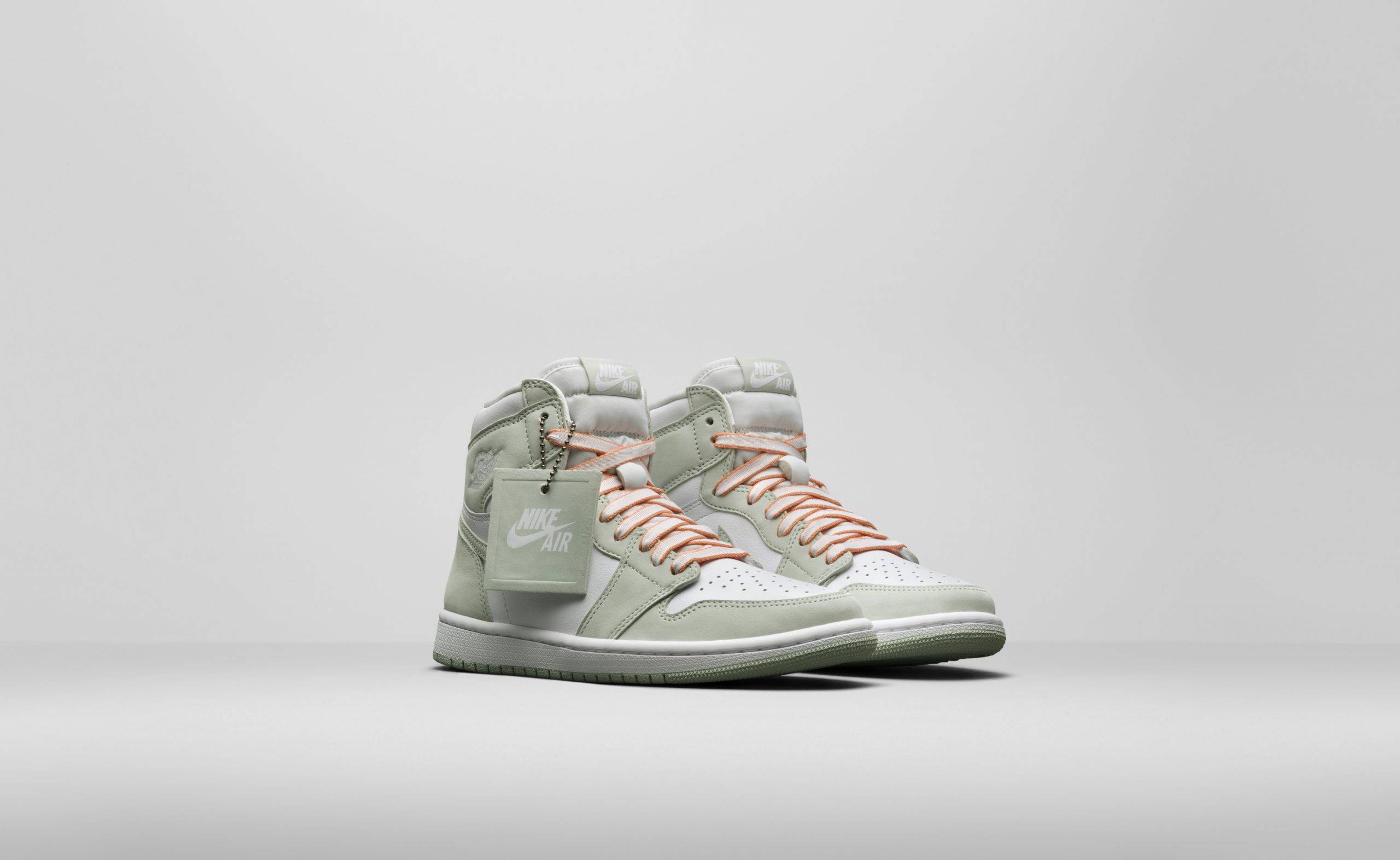 WMNS_AJ_I_RETRO_HIGH_OG_CD0461-002_A4_Pair_v01_HR_102627-scaled-1