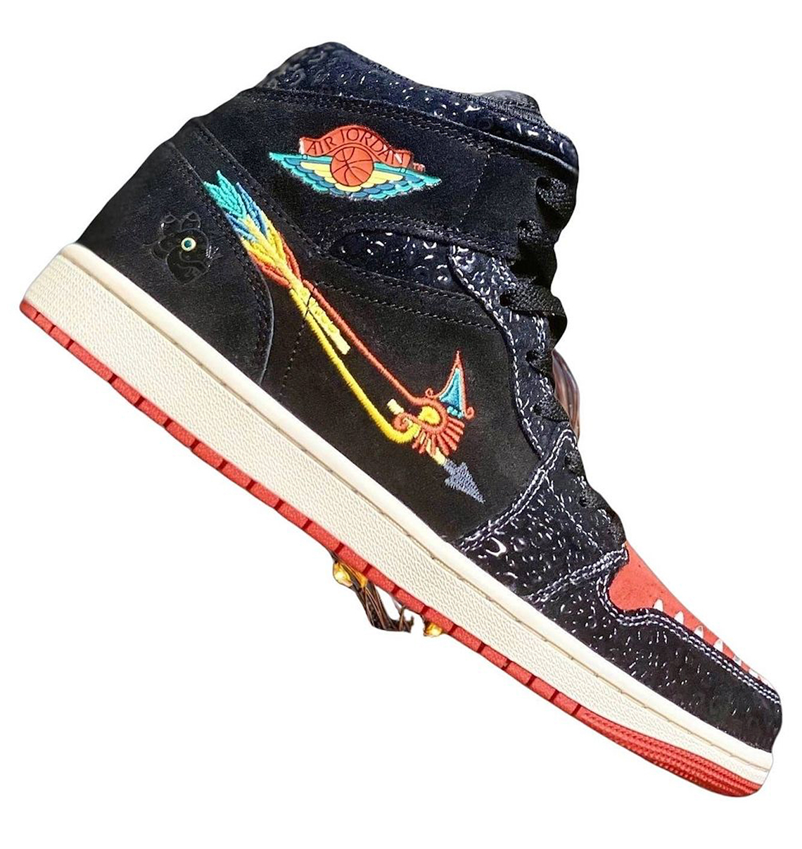 Air Jordan 1 Mid Familia Day of the Dead 2021 发布日期