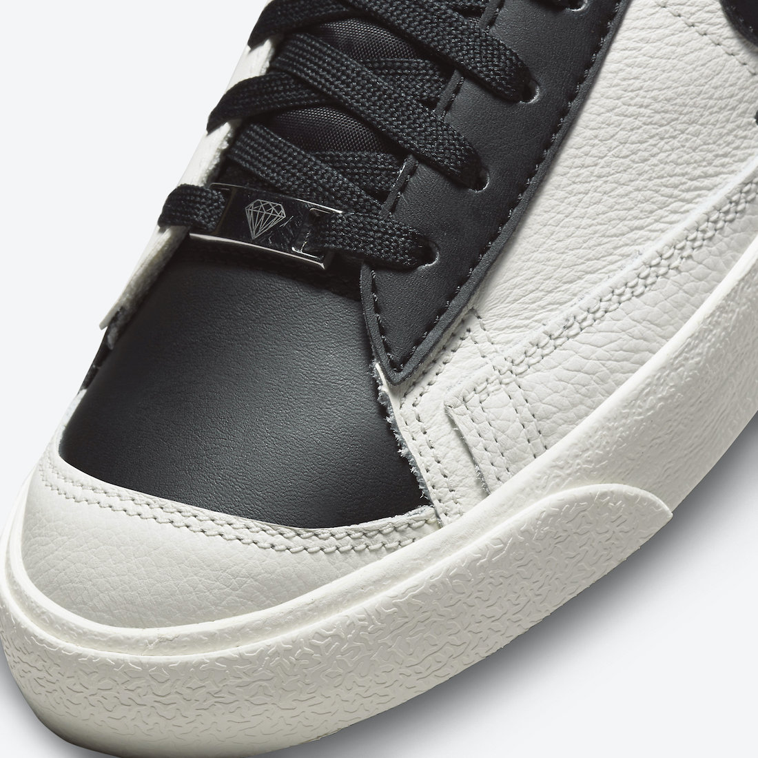 NBA Nike Blazer Mid Portland Trail Blazers DD8025-101 發布日期 NBA Nike Blazer Mid Portland Trail Blazers DD8025-101 發布日期
