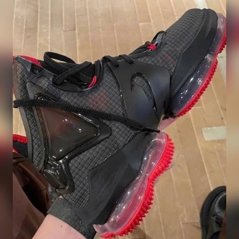 Nike LeBron 19 Bred 发布日期