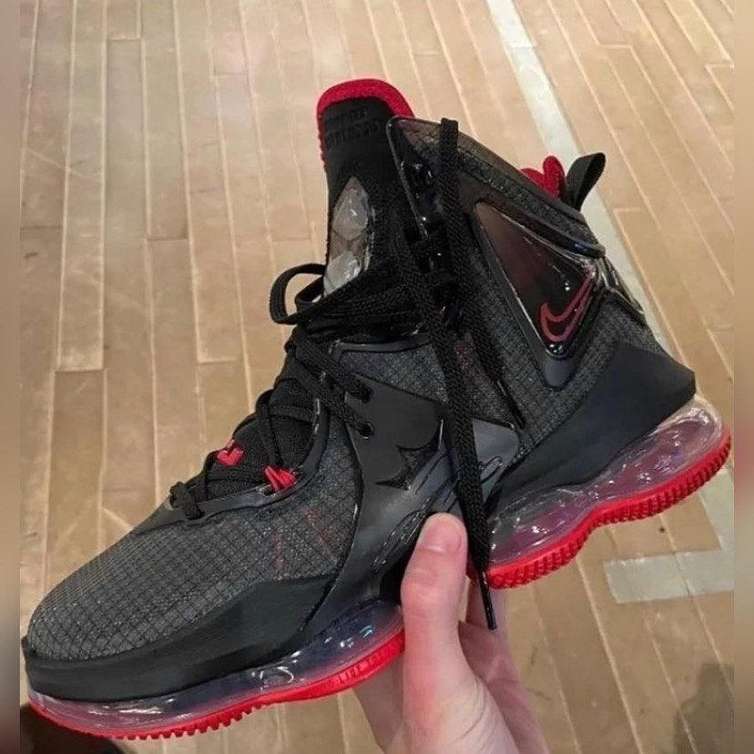 Nike LeBron 19 Bred 发布日期