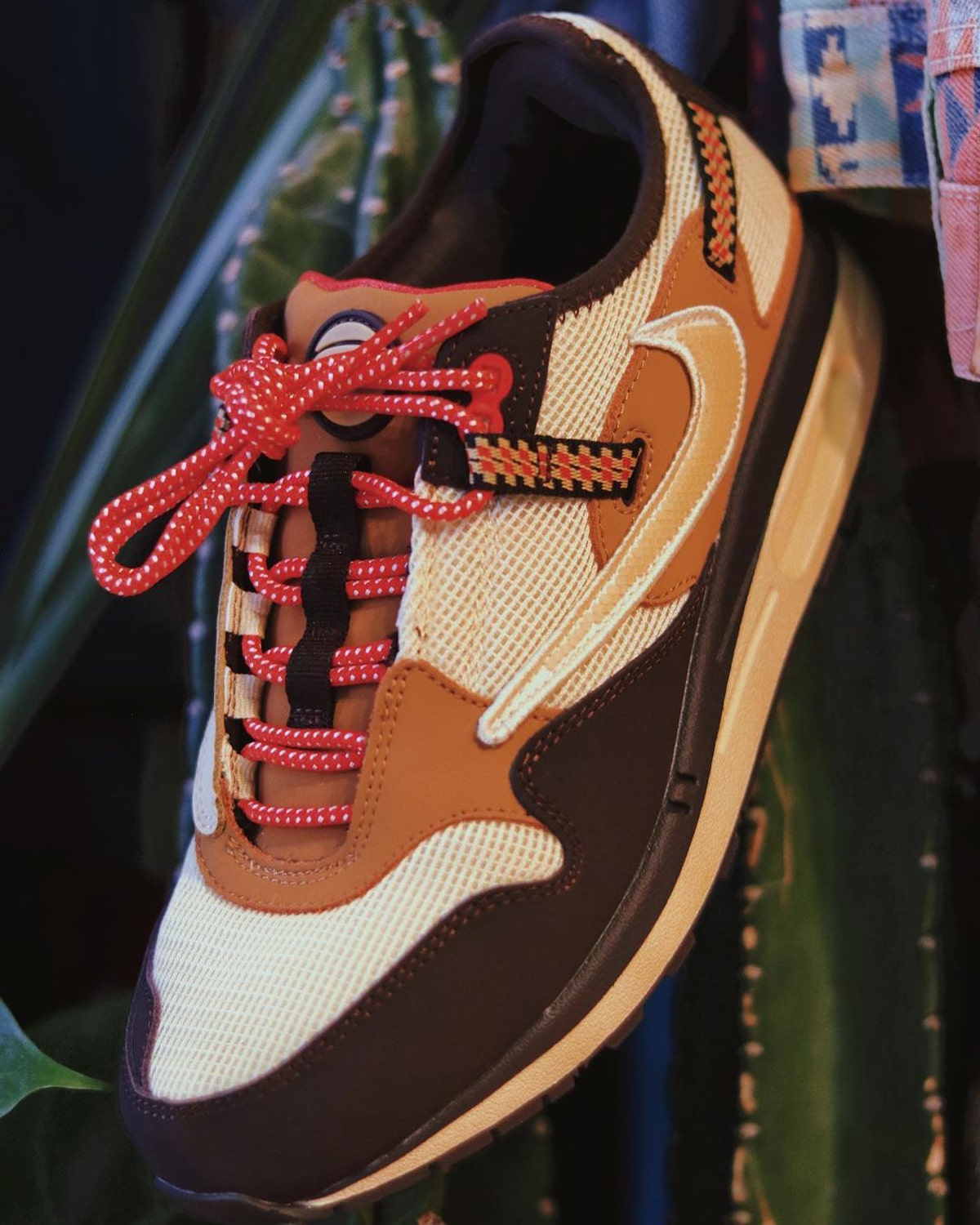 Travis Scott Nike Air Max 1 Baroque Brown On-Feed