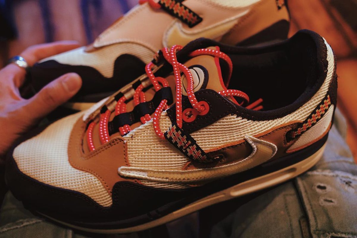 Travis Scott Nike Air Max 1 Baroque Brown On-Feed