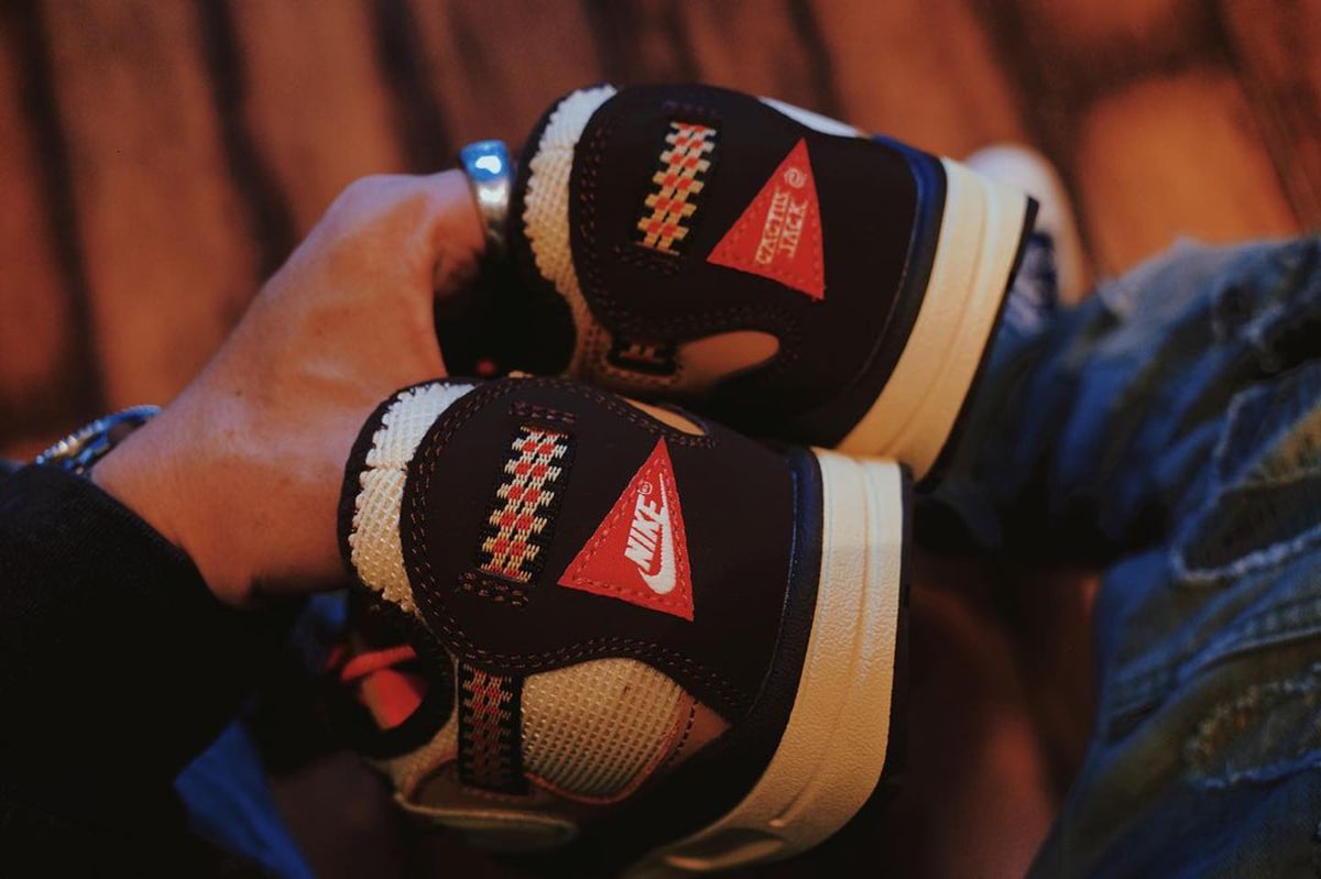 Travis Scott Nike Air Max 1 Baroque Brown On-Feed