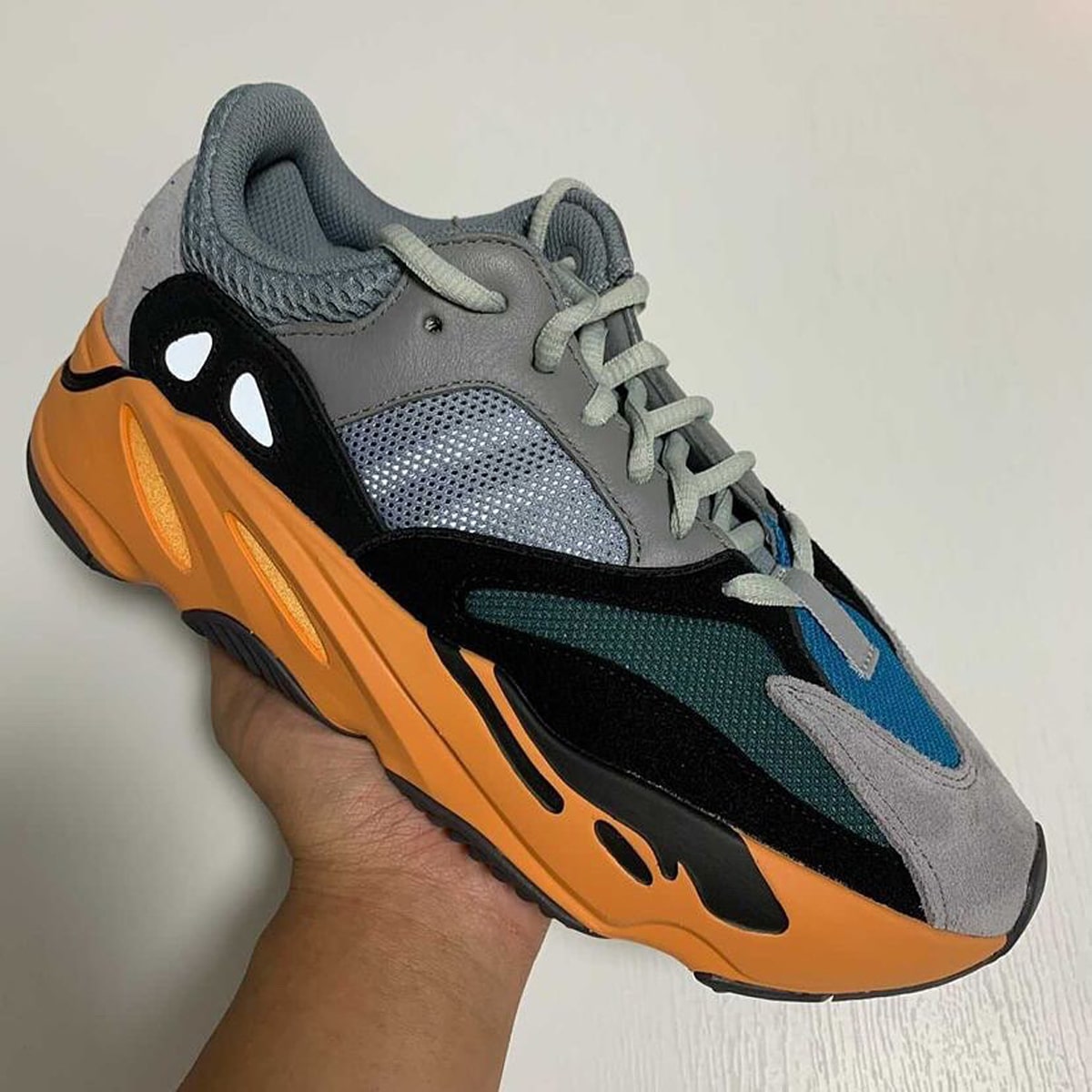 adidas Yeezy Boost 700 Wash Orange 发售日期抢先看