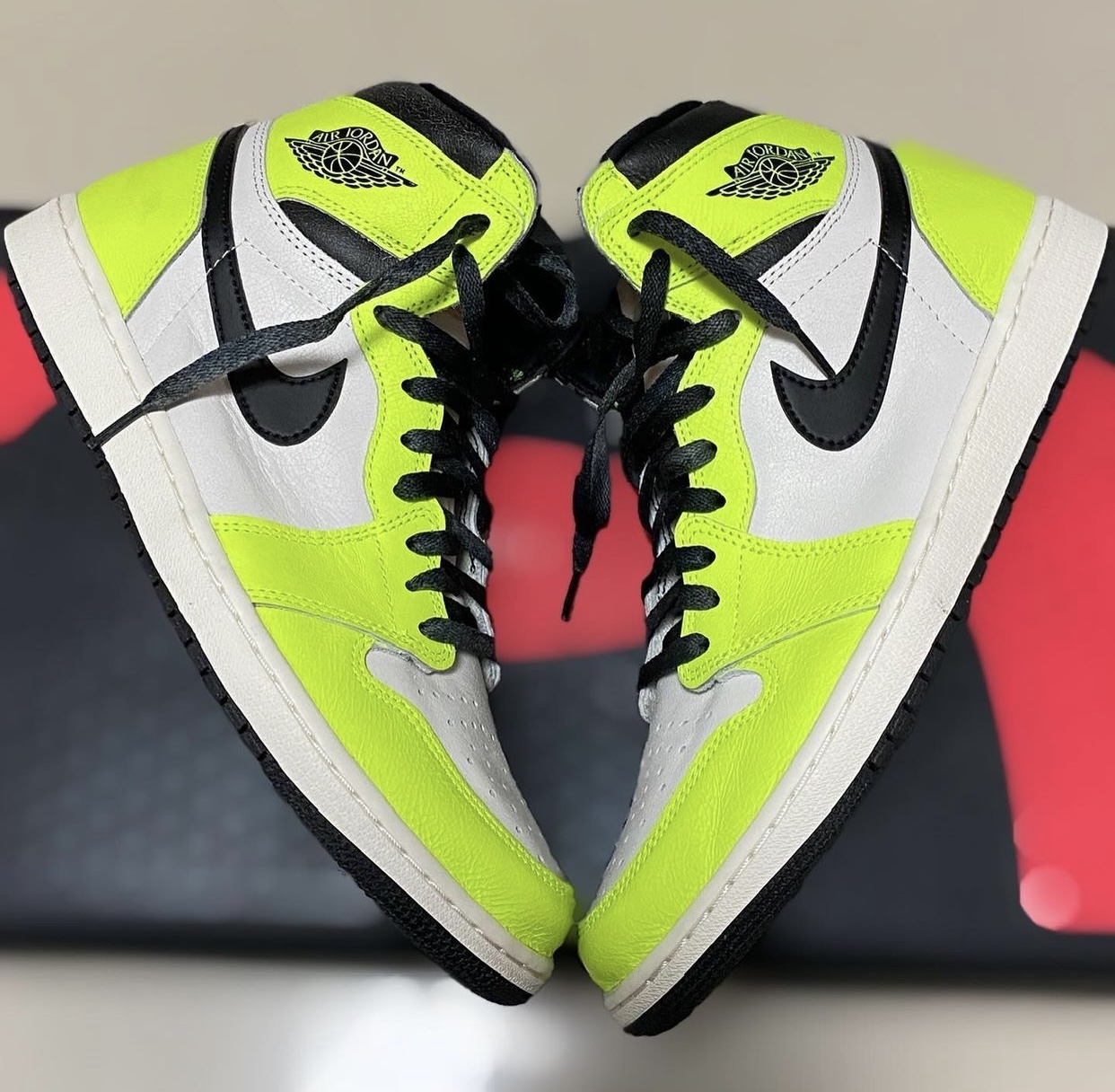 Air Jordan 1 Volt Visionaire 555088-702发布日期